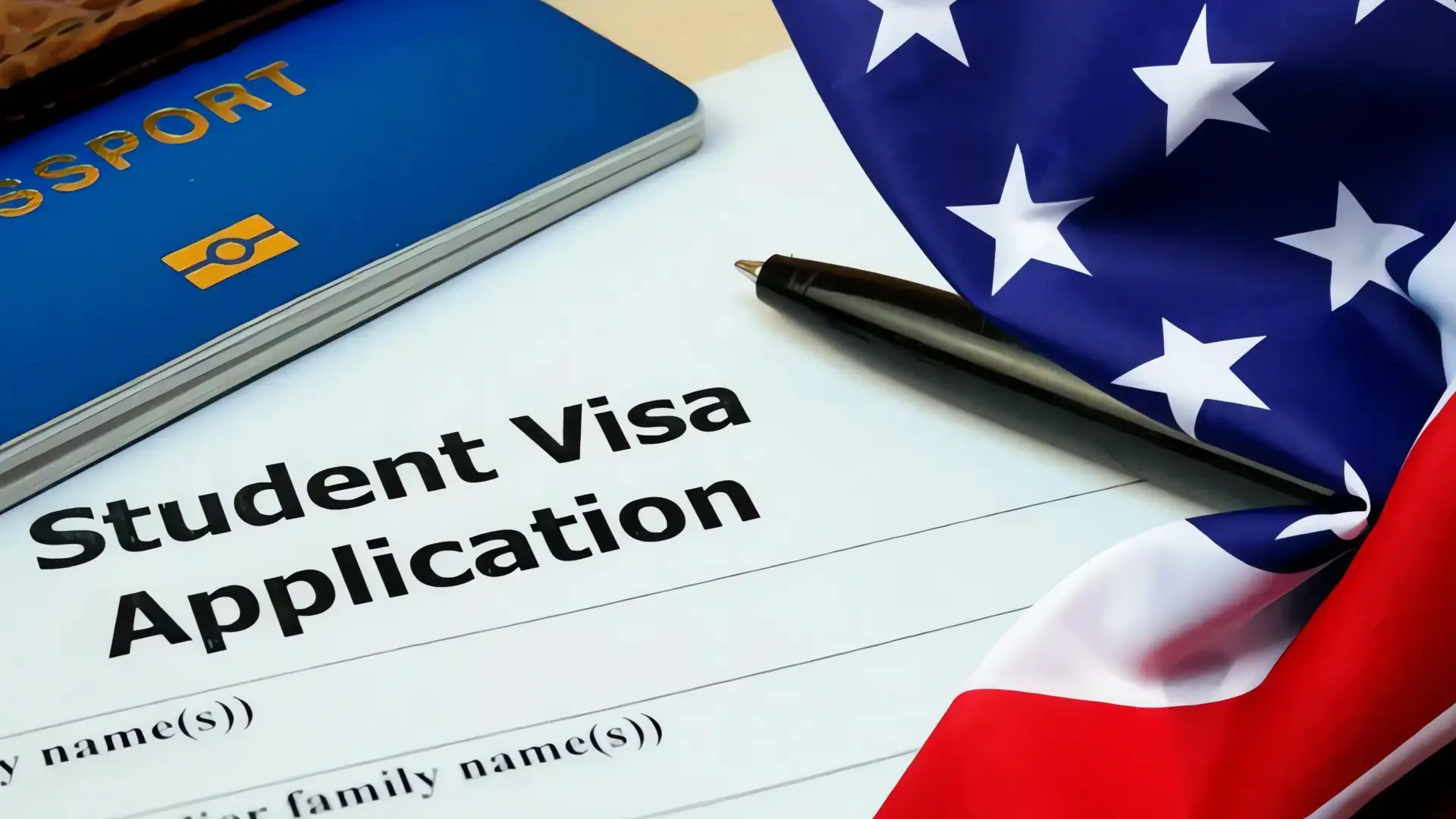 Juez rechaza demanda de estudiantes extranjeros por cancelación de visas en Arizona
