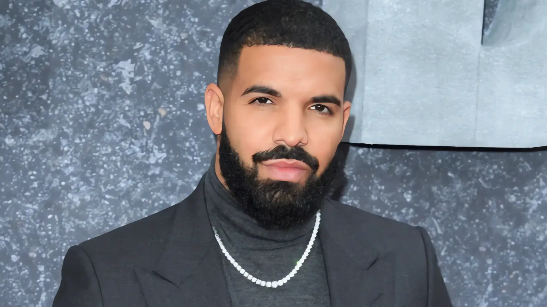 El jet privado de Drake: 185 millones de dólares en lujo volador
