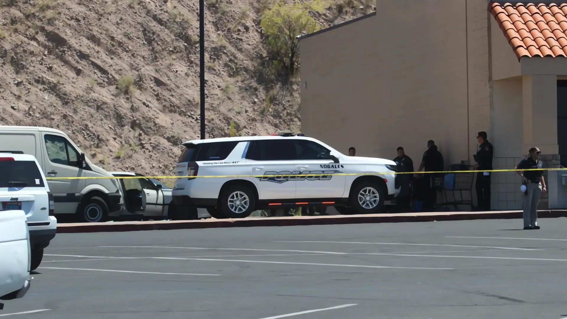 Hallan cadáver dentro de vehículo en Nogales, Arizona
