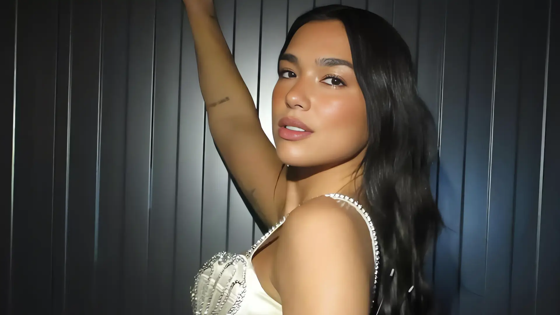 Dua Lipa, ciudadana honoraria de Kosovo en emotivo concierto
