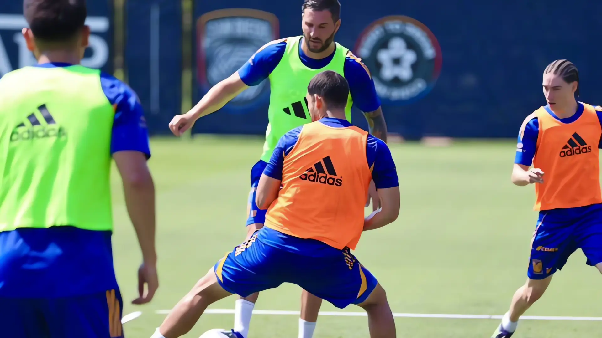 Tigres acecha el liderato ante Puebla
