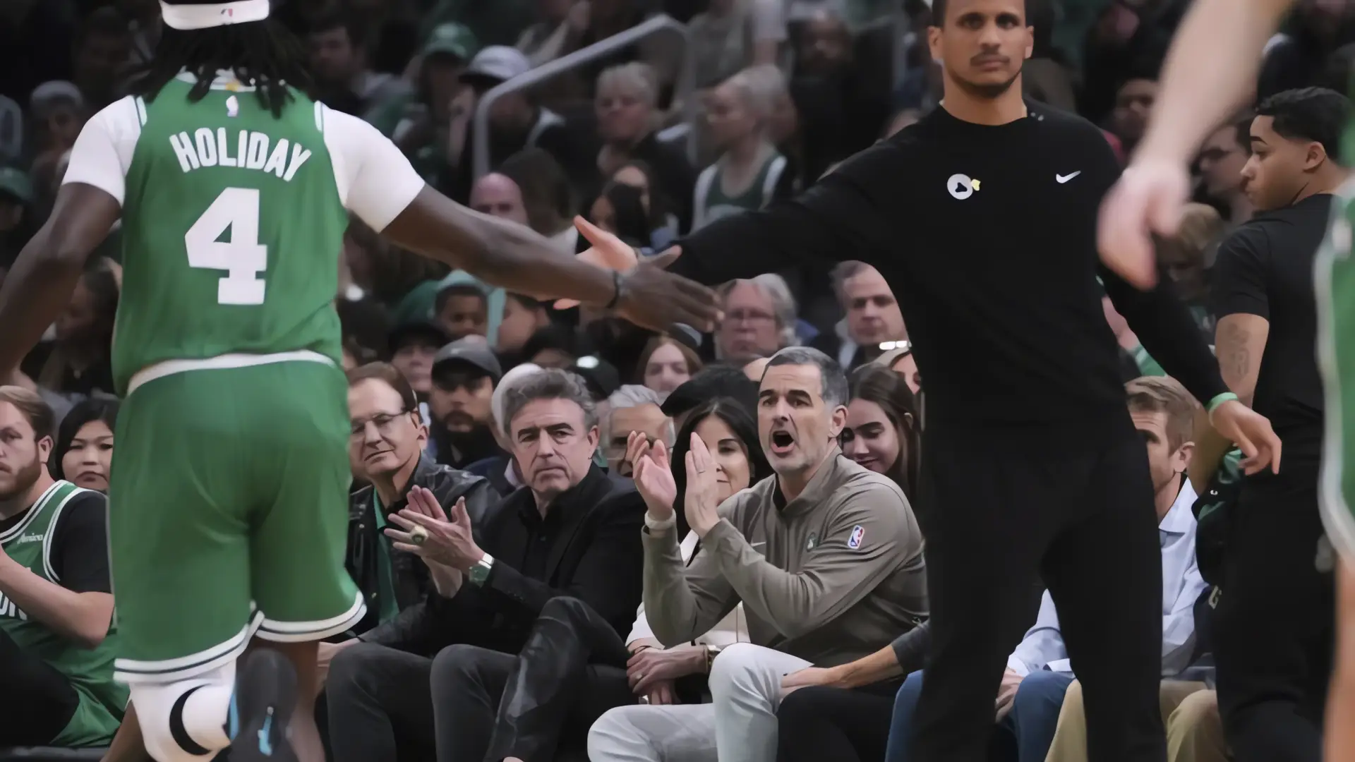 Chisholm compra Celtics por récord de $6,100 millones
