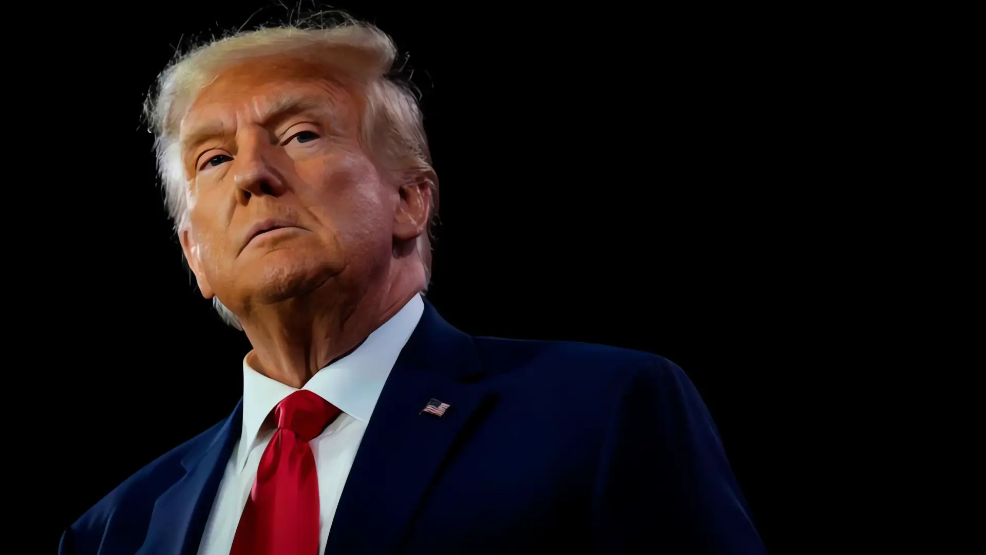 Trump alaba a Sheinbaum, amenaza con intervención militar en México