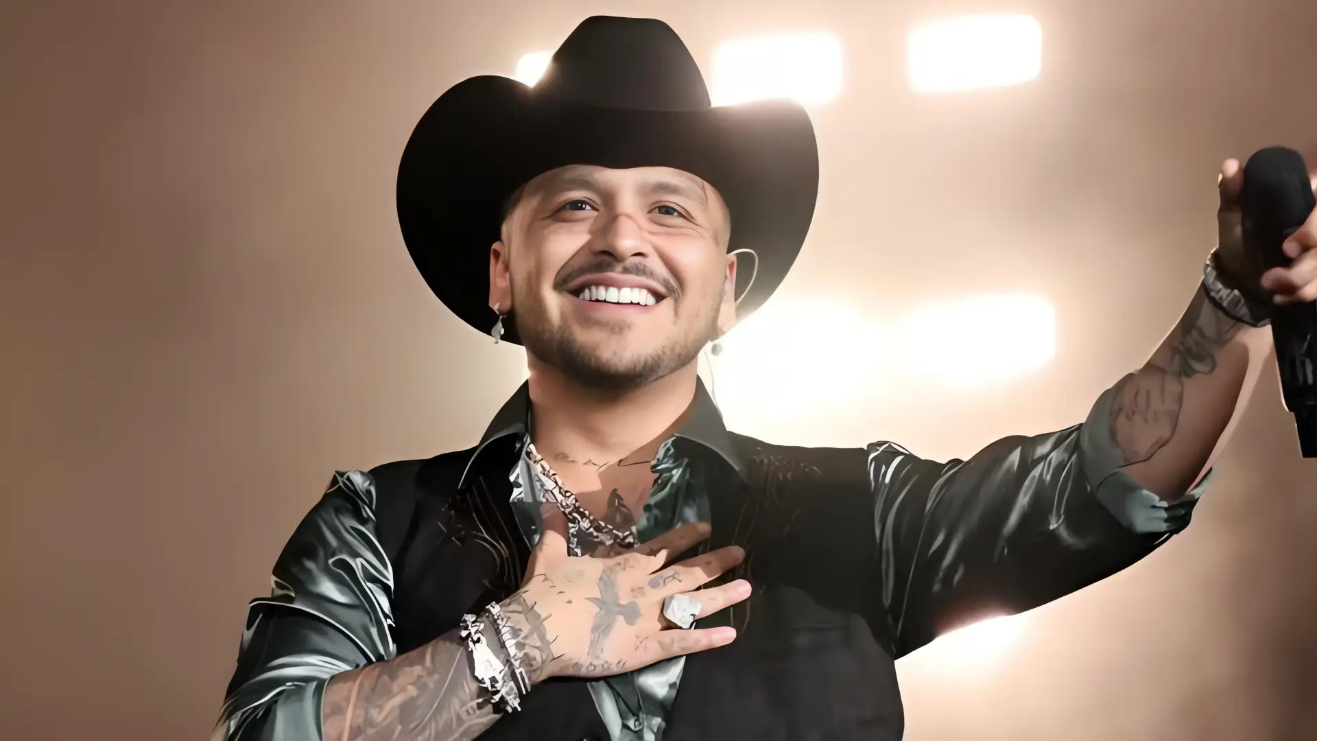 Controversia: Feministas protestan contra concierto de Nodal en Morelia
