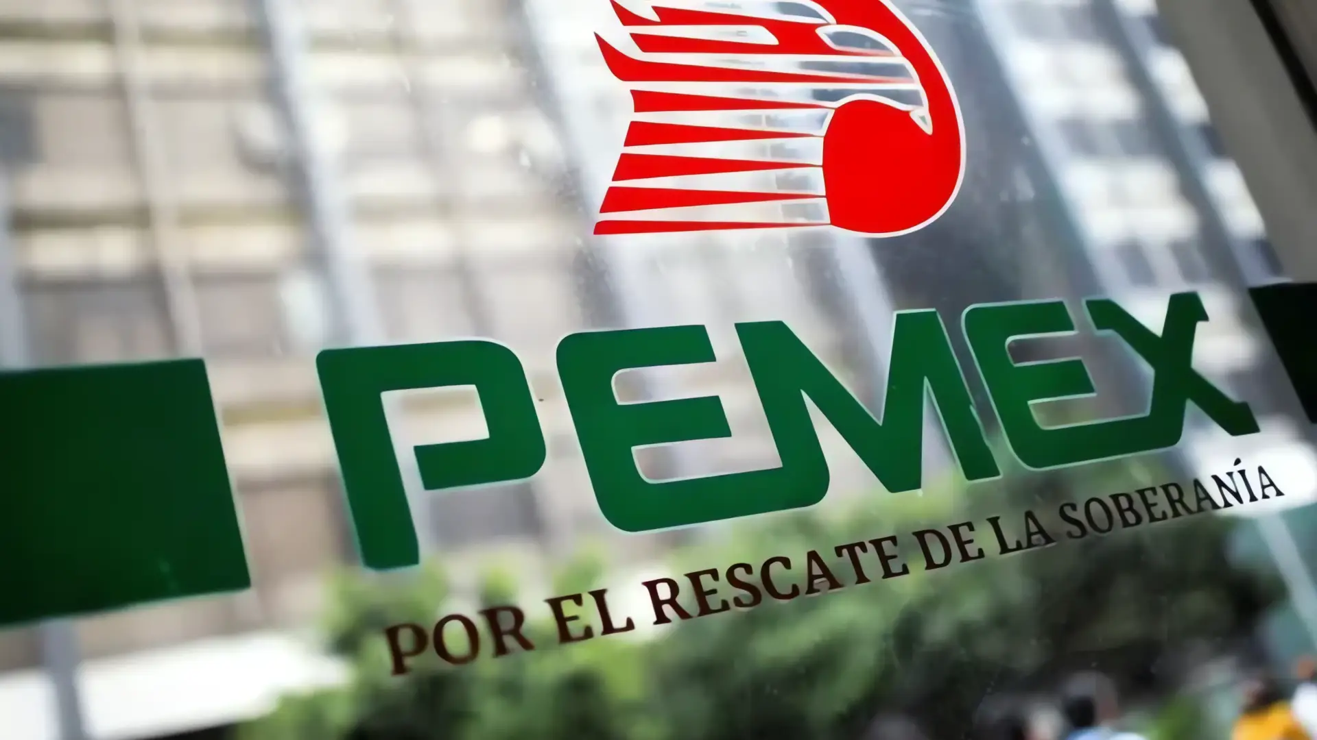 Pemex enfrenta el mayor reto de deuda en su historia reciente