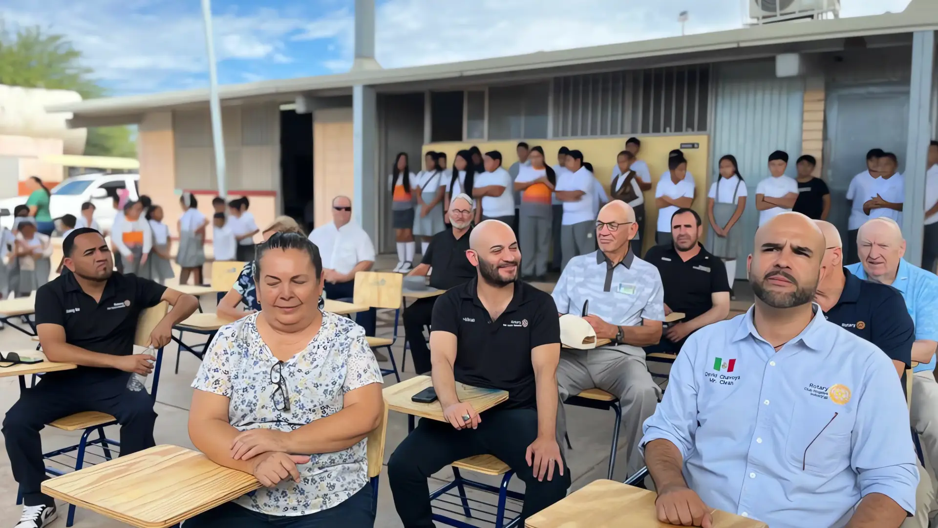 Rotarios de Nogales donan 50 mesas y bancos a escuela primaria
