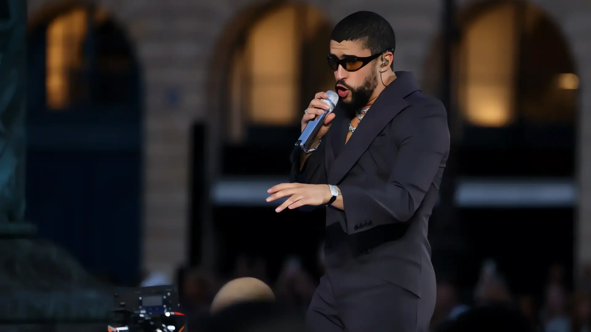 Bad Bunny confirma show del Super Bowl en SNL y responde a críticas políticas