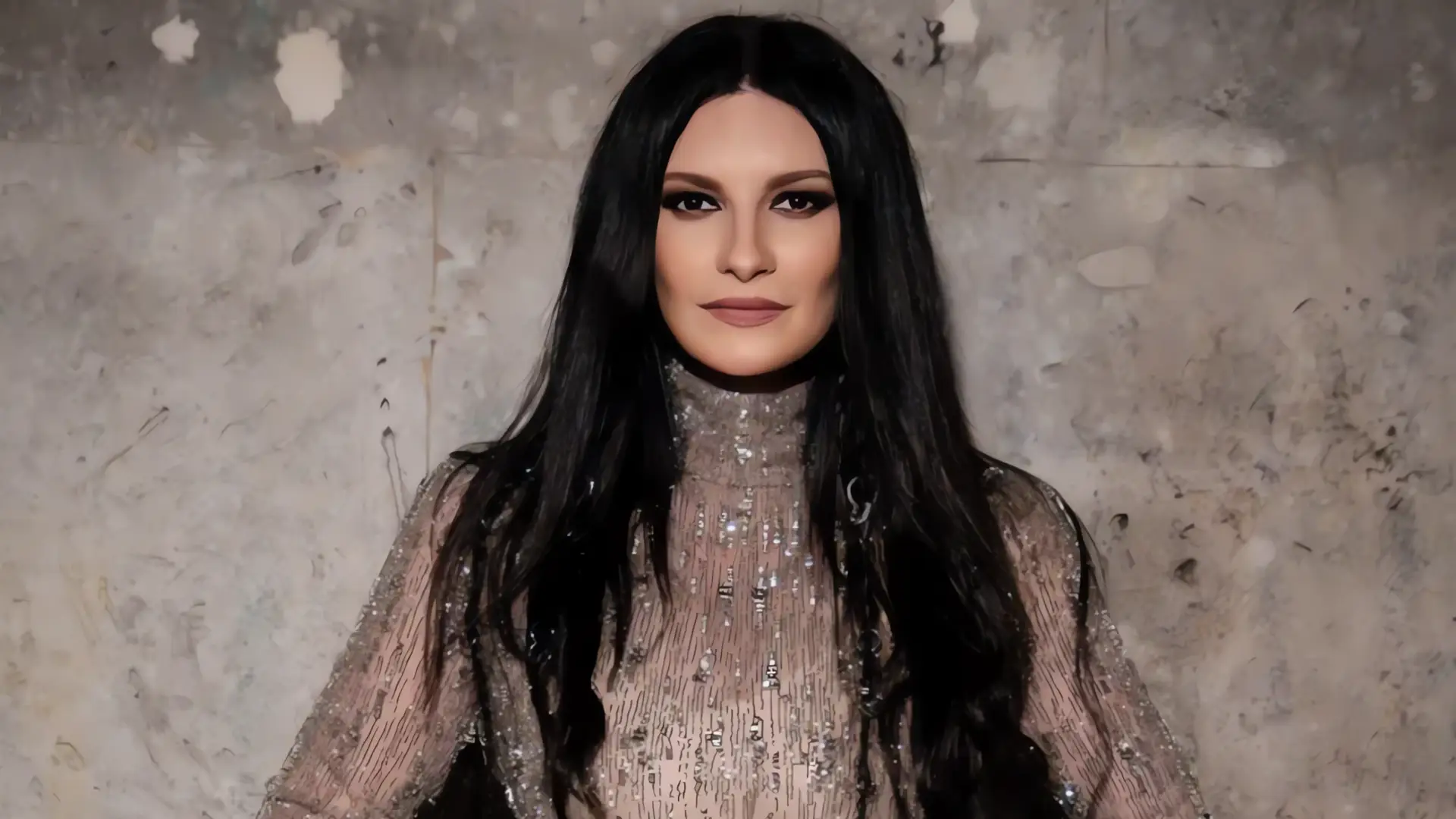Laura Pausini lanza dos álbumes simultáneos como tributo a los clásicos que marcaron generaciones