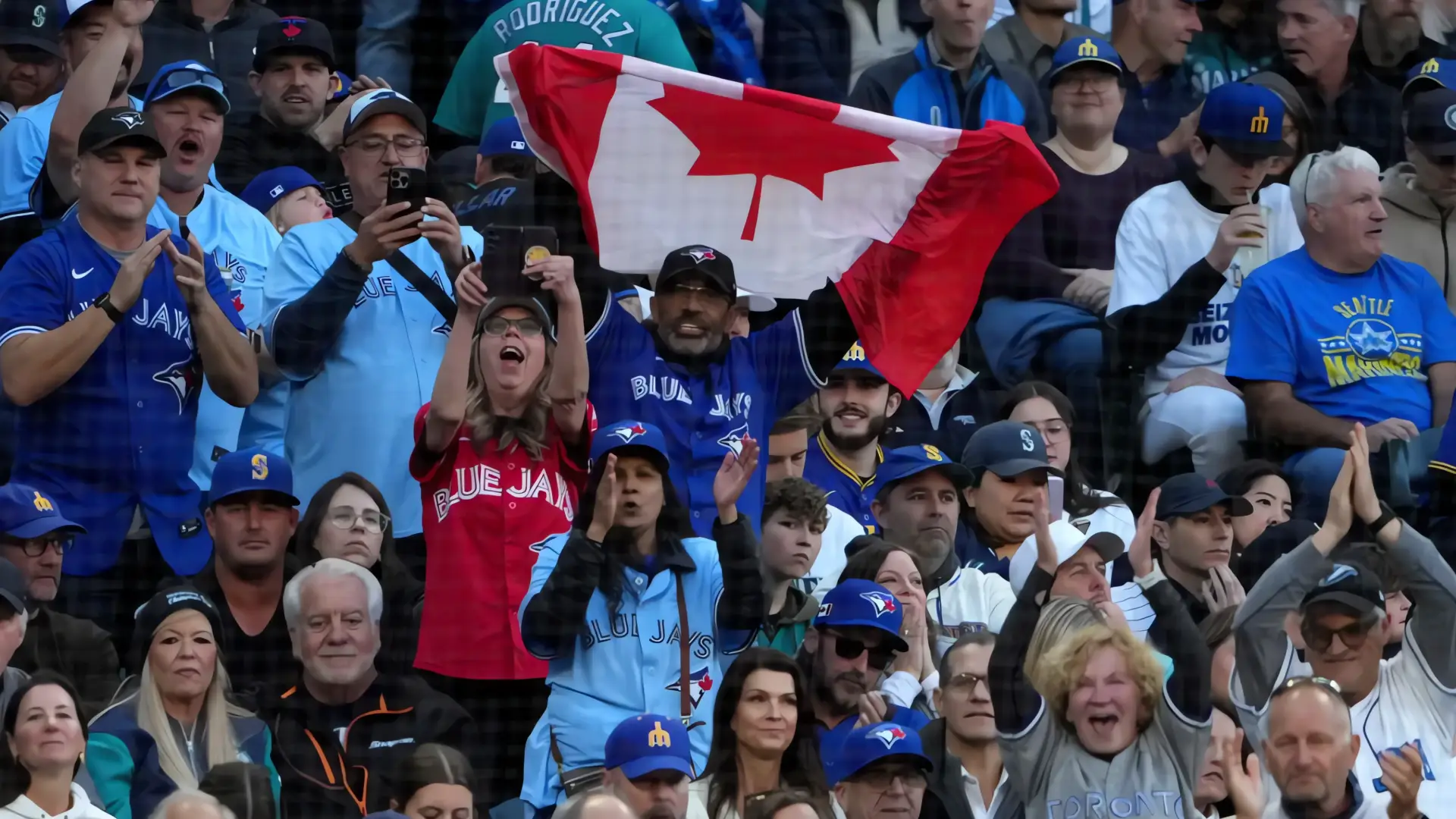 Aficionados Canadienses de los Blue Jays Viajan a Washington para Apoyar a su Equipo y Dejar de Lado las Tensiones Políticas