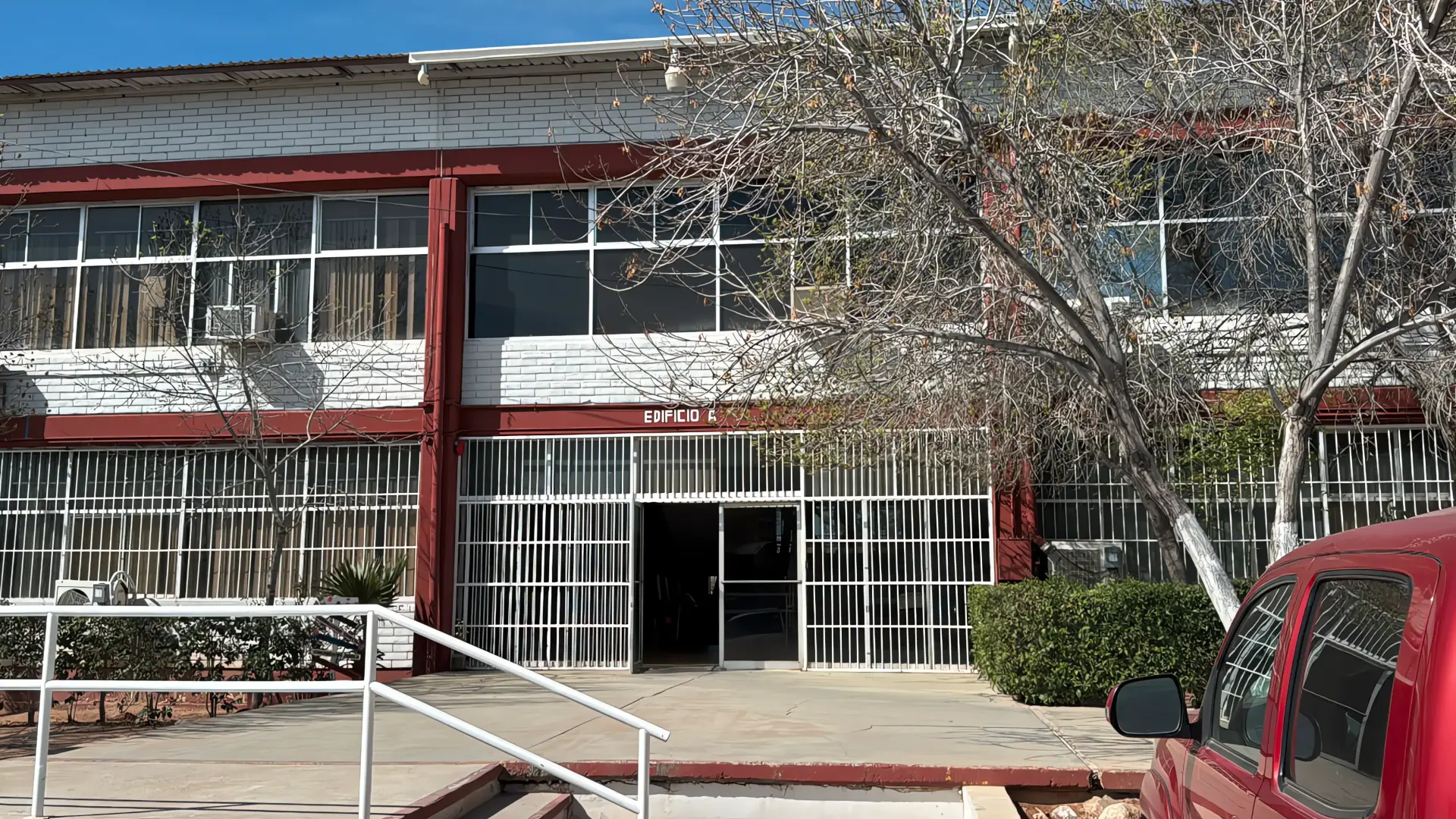 Universidad Pedagógica Nacional abre vía rápida para que exalumnos obtengan su título