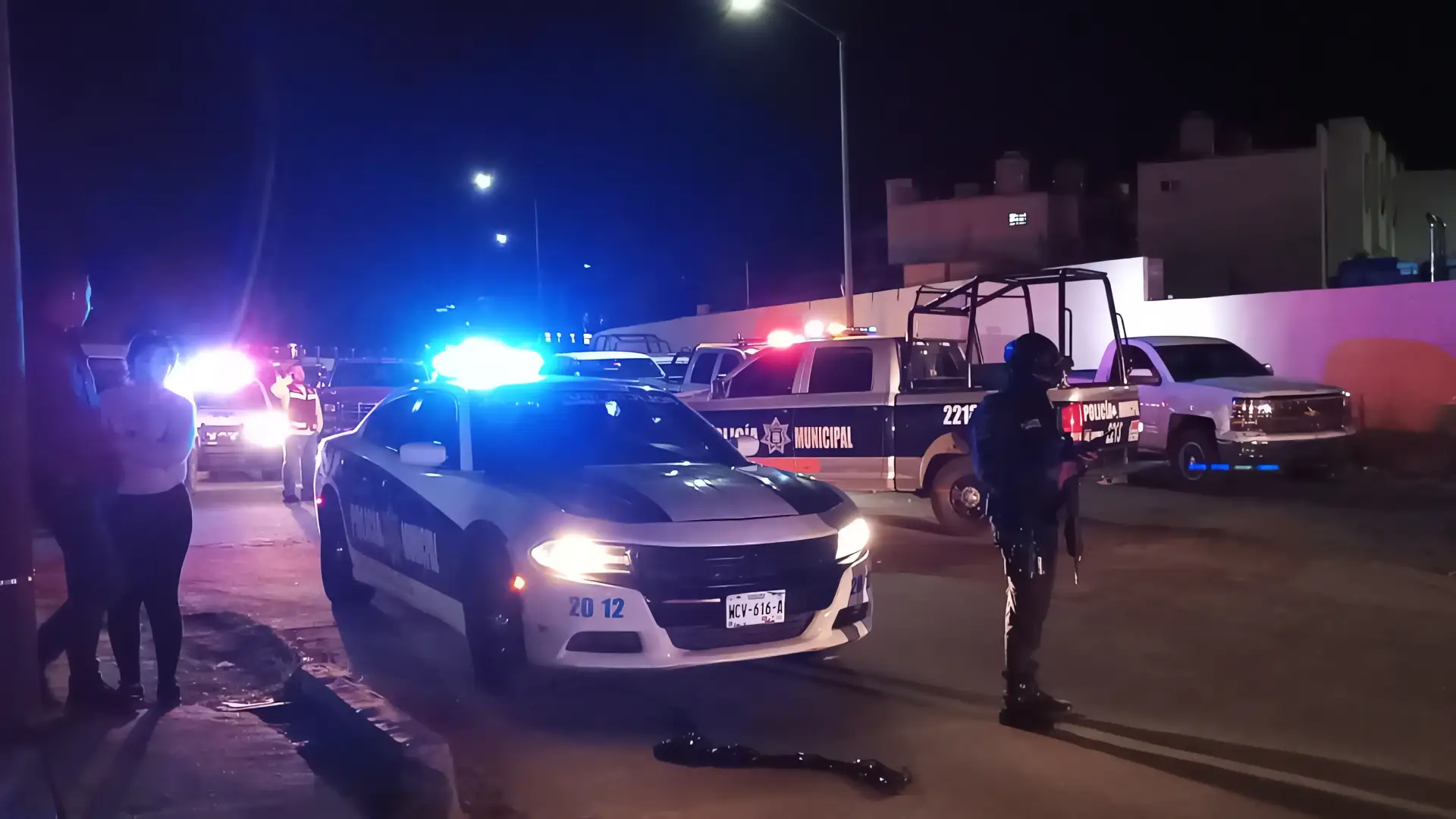 Taxista herido gravemente al rechazar intento de asalto con arma en plena calle
