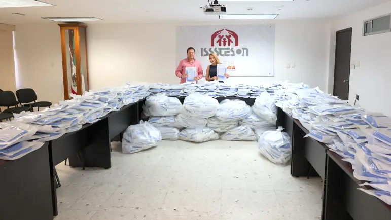 Diputada Maval Valenzuela dona 12 mil batas al ISSSTESON
