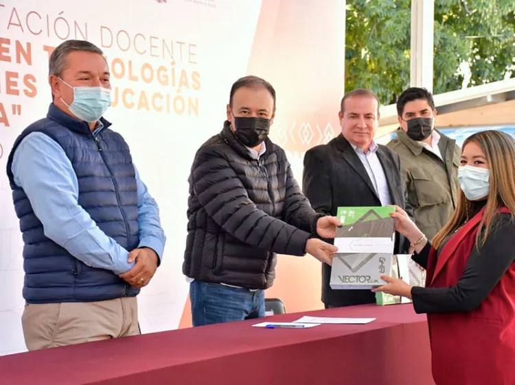 Apoya Gobernador a profesores sonorenses