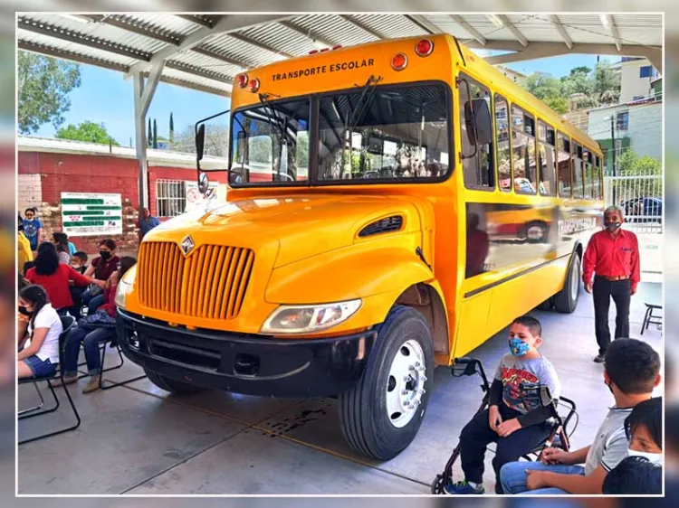 Recibe CAM 55 nuevo camión escolar