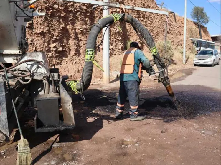 Intensifican campaña de bacheo en distintas colonias de Nogales