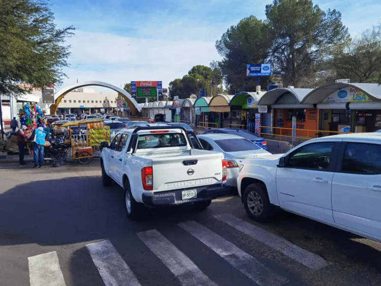 Filas de hasta dos horas para cruzar hacia EU