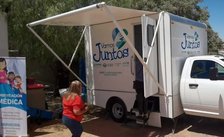 Entregan camión de atención médica para migrantes