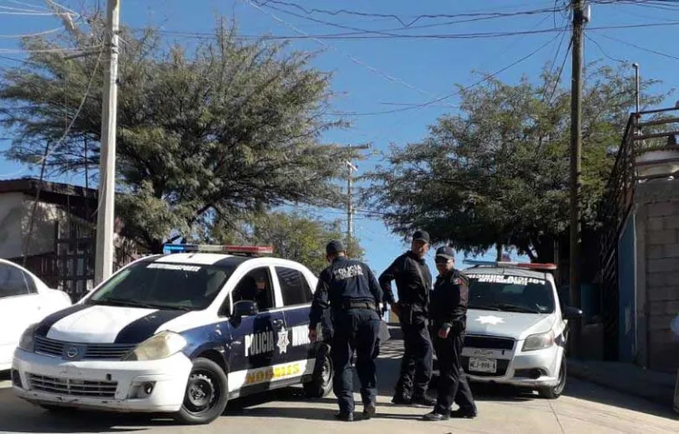 Golpea a expareja y se lleva a la fuerza a su hija