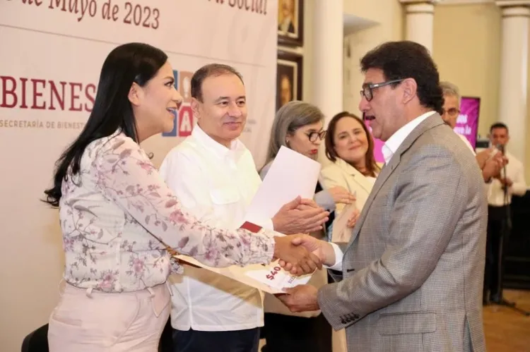 Recibe Alcalde de Nogales recursos por 40.3 mdp