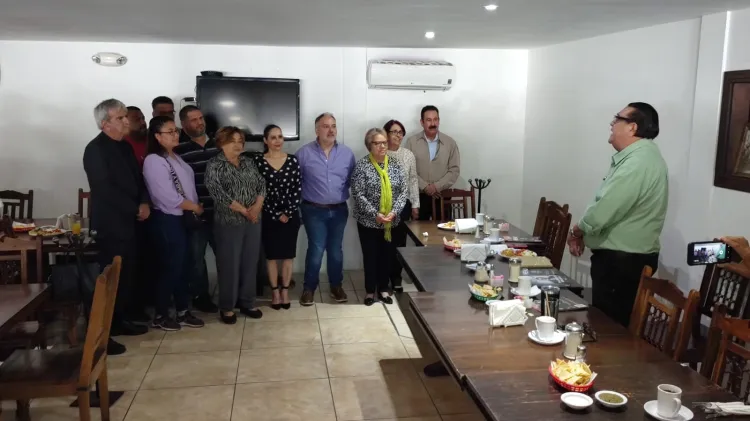 Toman protesta a comité local morenista ‘MarceloSí’