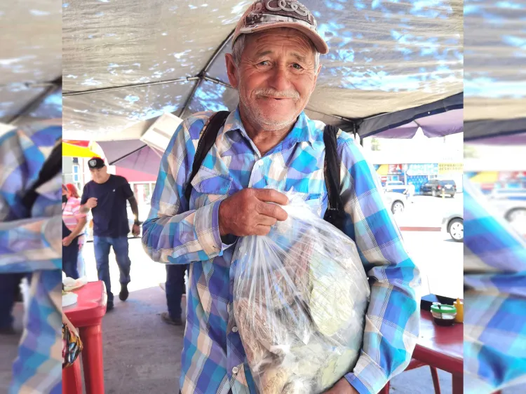 Ofrece don Manuel hierbas de curación