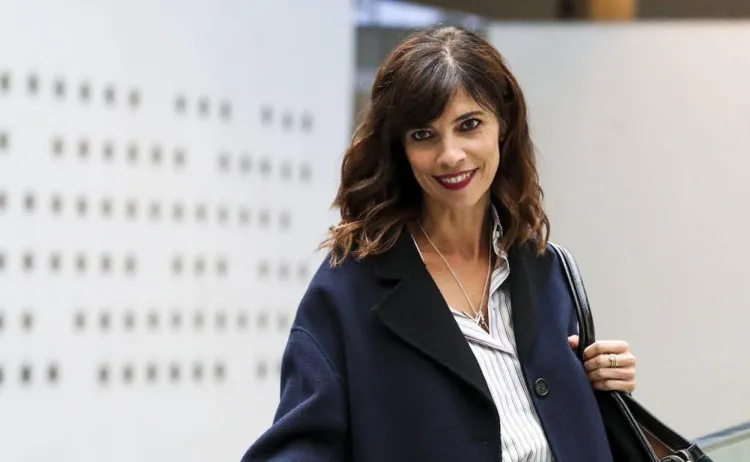 Maribel Verdú da a luz a un súper héroe