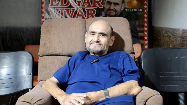 Don Edgar Vivar trasciende generaciones y se mantiene activo