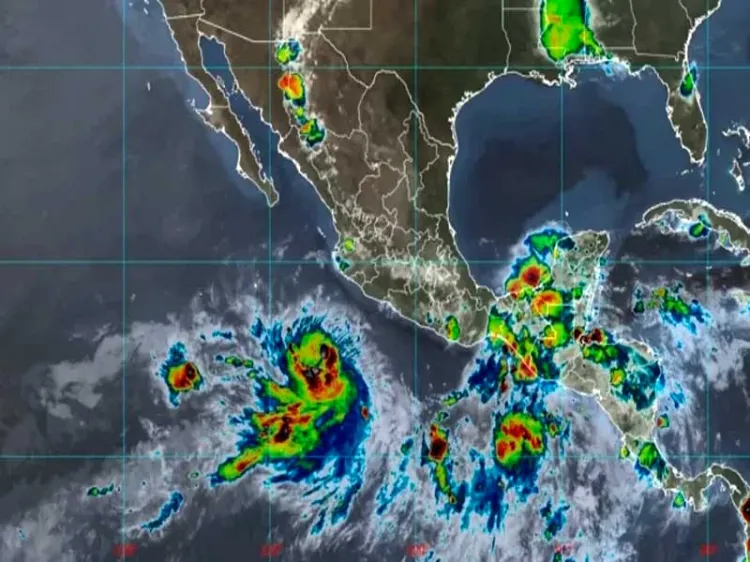Tormenta tropical "Adrián" se convierte en huracán; afectará a estos estados