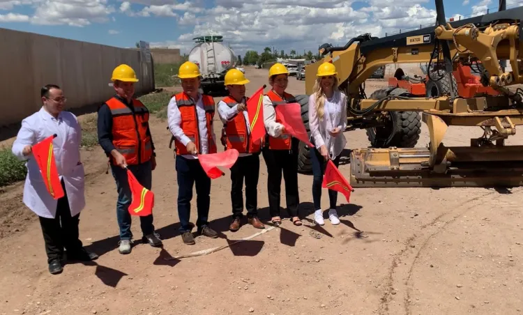 Inicia pavimentación en calle de Agua Prieta
