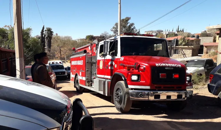 Presenta daños vivienda por incendio en La Granja