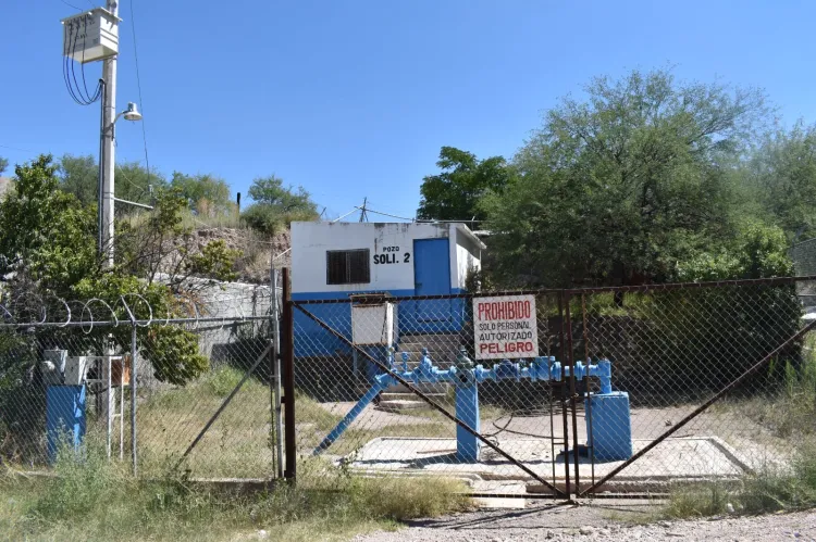 Trabaja el Oomapas para rehabilitar suministro en la Solidaridad