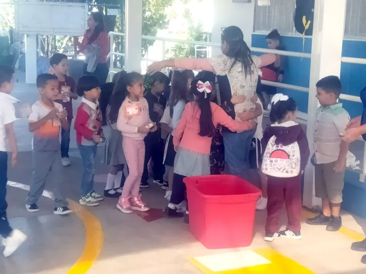 Celebran el Día del Docente