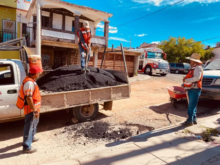 Aplican programa de bacheo en San Carlos y otras colonias