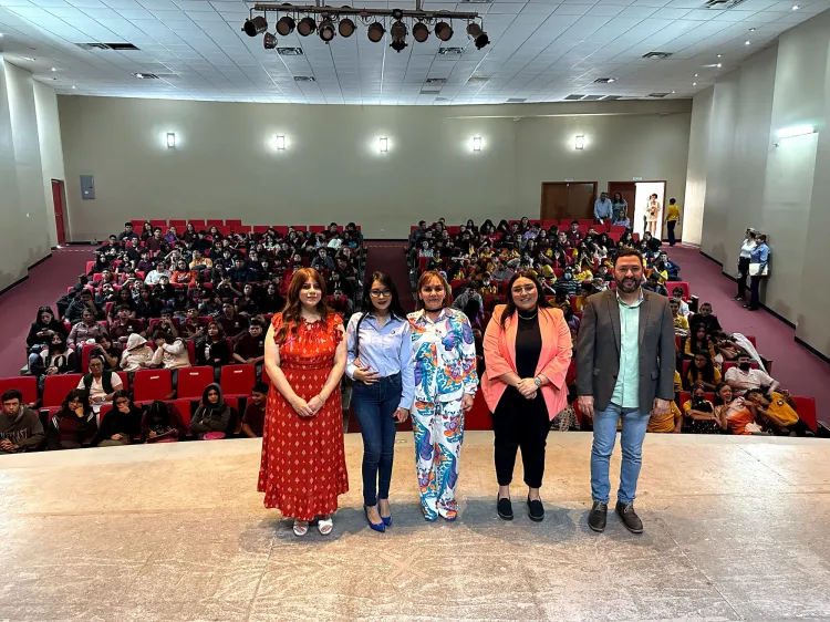 Llevan conferencia de salud mental a secundaria y Prepa Municipal