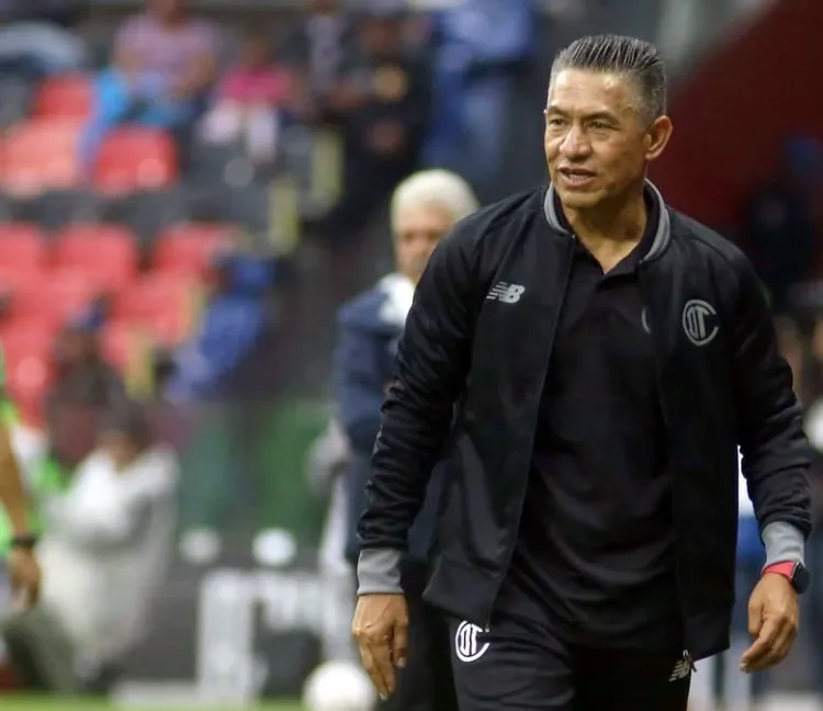 Asume Ambriz mando de Santos