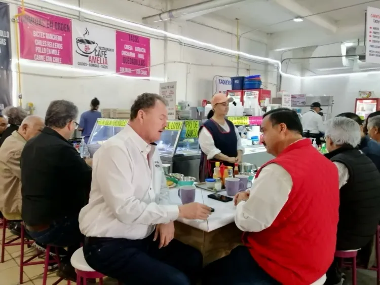 Inicia Ernesto Gándara campaña en el Mercado Municipal