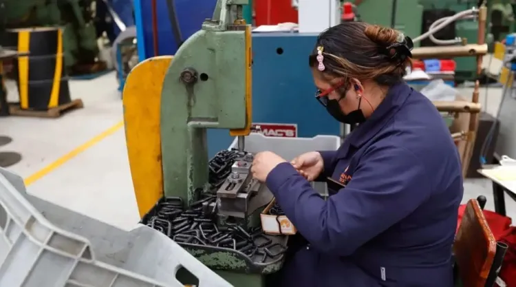 Más de 49 por ciento de mujeres eran económicamente activas en 2023