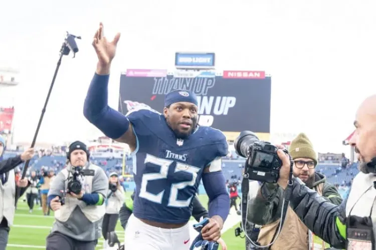 Alcanza Henry firma con Cuervos