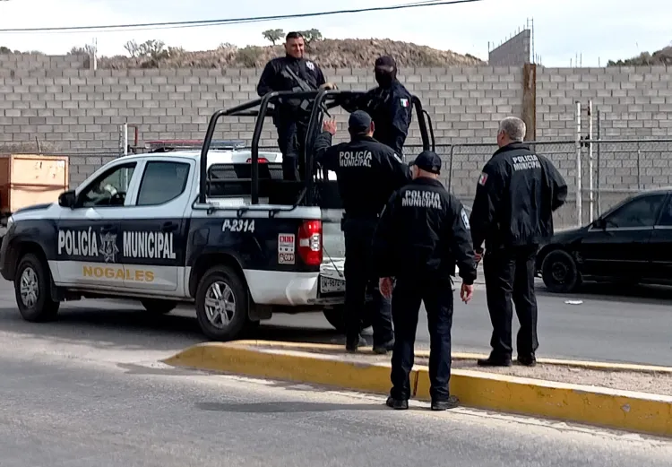 Abren boquete para llevarse herramienta y dinero