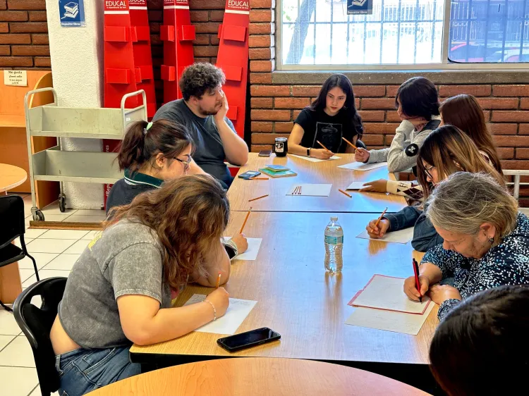 Se une la Biblioteca Municipal en celebraciones de las Fiestas de las Flores