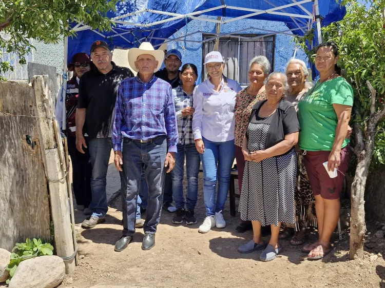 Recorre Azalia Guevara la ciudad y recibe apoyo de la comunidad