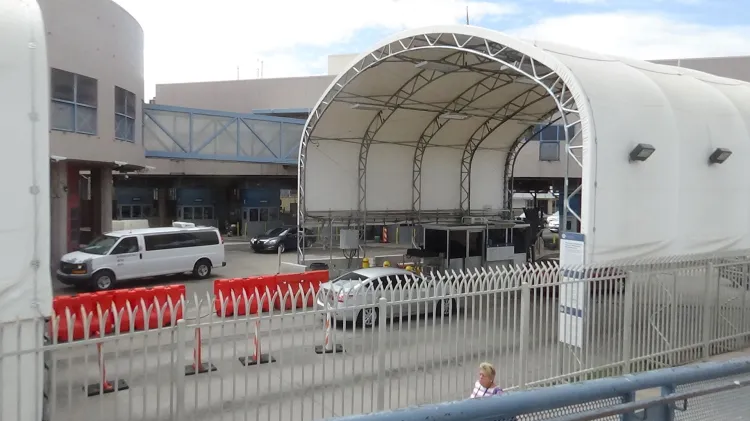 Sorprenden a mujerescon cargas de drogas