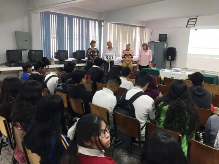 Reciben alumnos beneficios