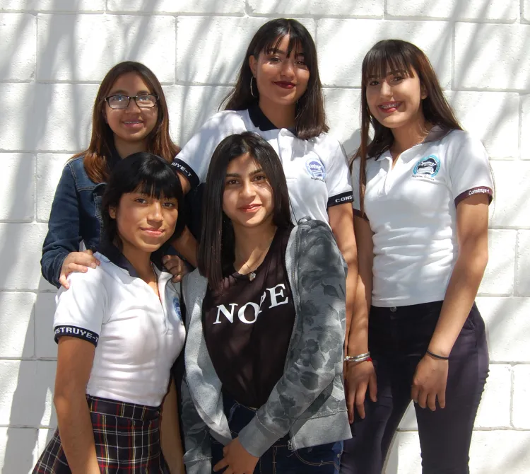 Alumnos disfrutan entre clases