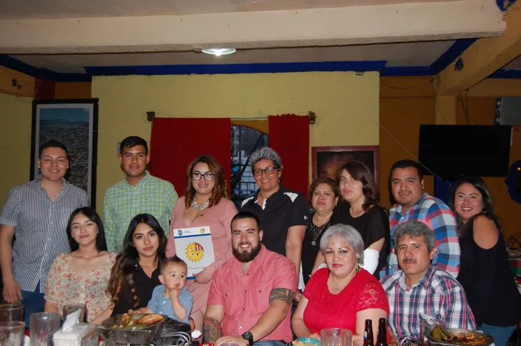 Cecilia Sánchez recibe título