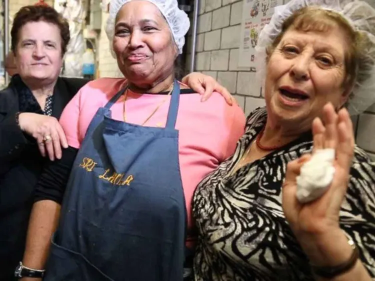 Prefirió contratar abuelitas que prestigiosos chefs ¡es un éxito!