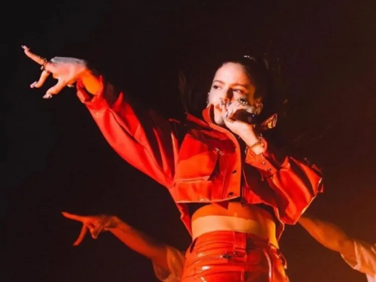 &#039;Usar piel animal es arte&#039;; destrozan a Rosalía en redes