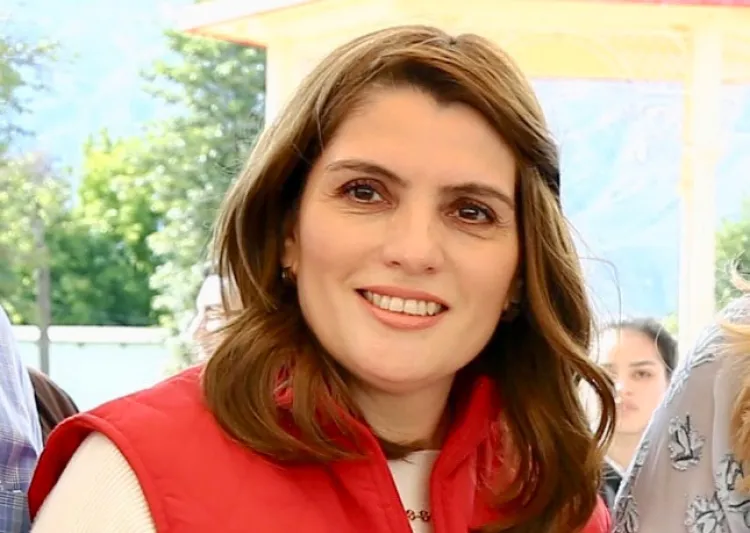 Llaman a realizar trámites de becas