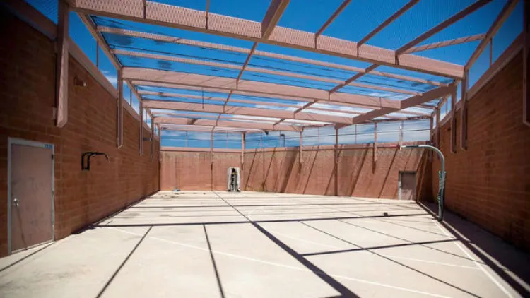 Reactivan centro para migrantes