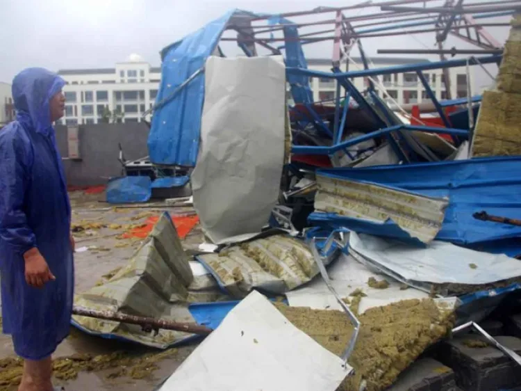 Azota tifón &#039;Lekima&#039; a China; hay 18 muertos y 14 desaparecidos